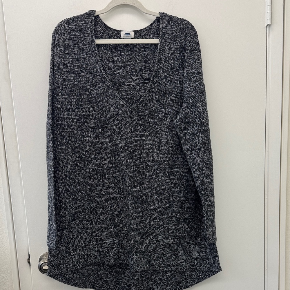 Old Navy Black and White Knit Sweater